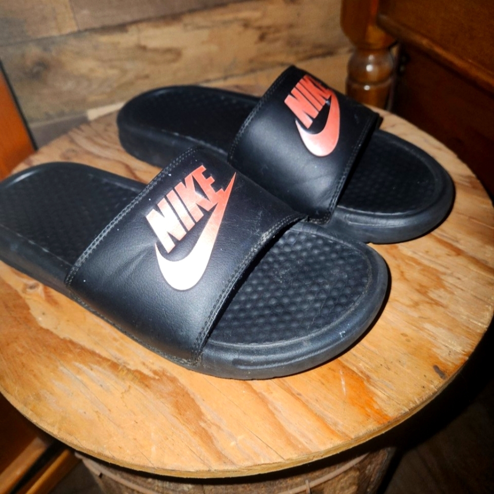 NIKE SLIDE SANDALS